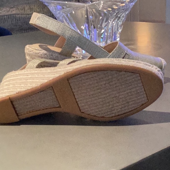 Ralph Lauren cream/gold metallic wedges, SZ 7.5.  Cotton upper and lining.  NWOT - Picture 5 of 7